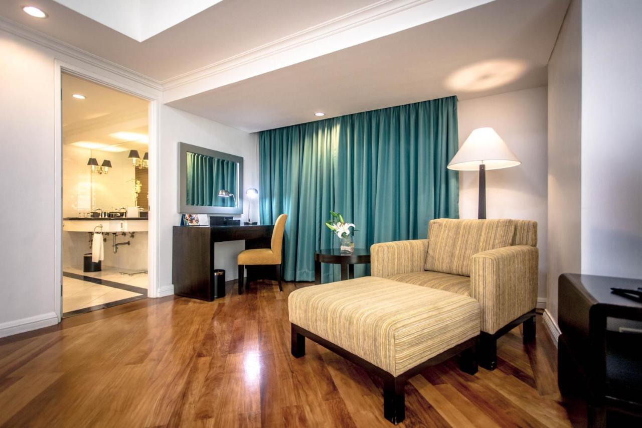 Fraser Place Manila Makati City Buitenkant foto